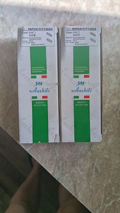 Продам  петли для стеклянной двери новые