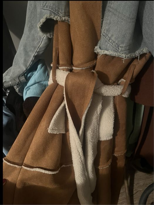 Cojoc imblanit cu maneci din denim