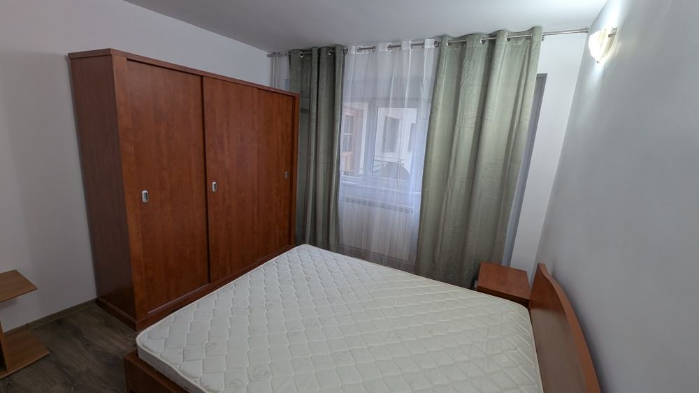 Închiriez apartament cu două camere!
