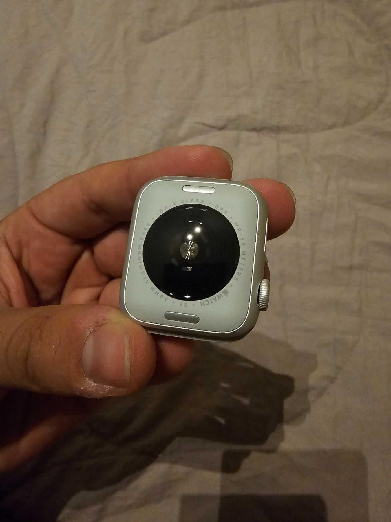 Apple Watch SE2 40mm Silver + бяла каишка Tactical, 2г. гаранция