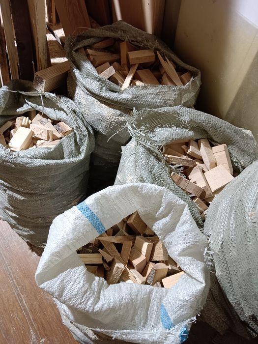 Дрова, обрезки в мешках сосна, липа сухие