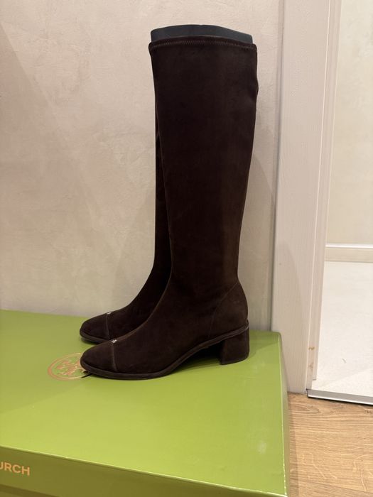 Кафяви велурени ботуши TORY BURCH