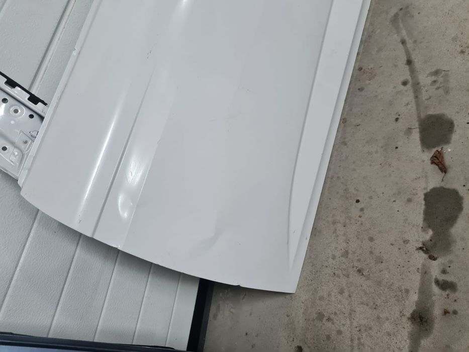 Ușa stângă fata Megan 4