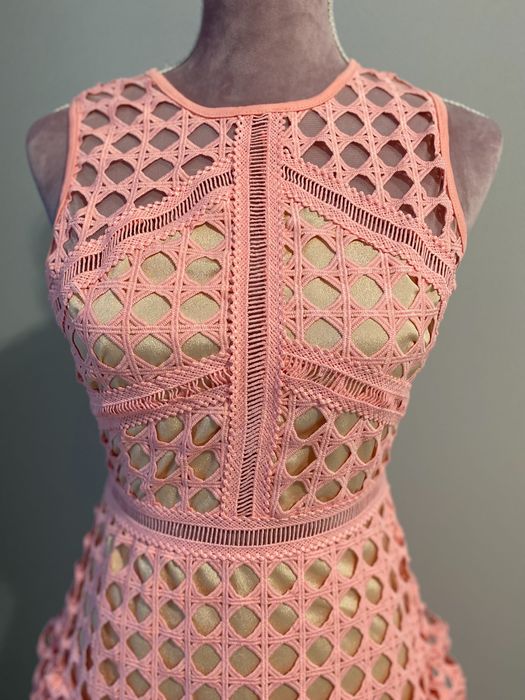 Дантелена рокличка