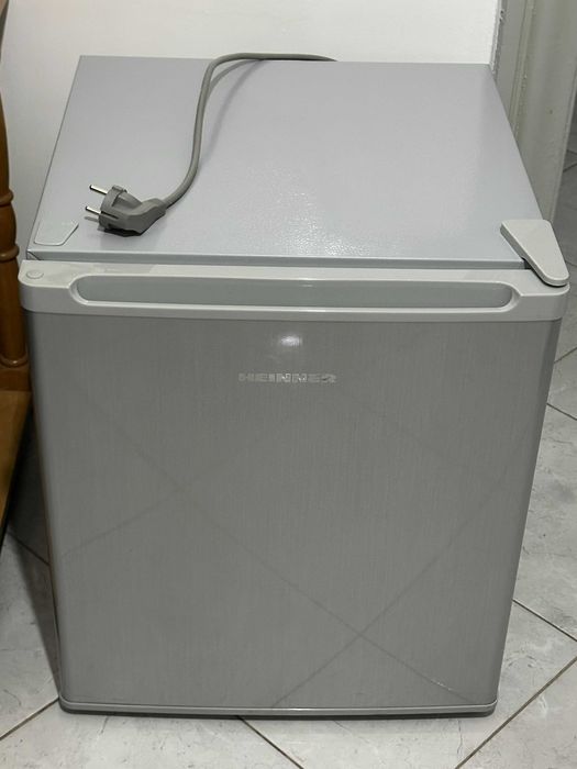 Frigider minibar HEIINNER HMB-47NHSA+, 47 l, Clasa A+, 51 cm, Argintiu