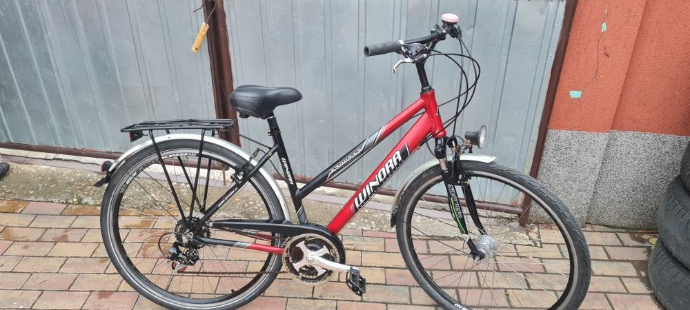 Vand 2 biciclete 1 dama si 1 barbati