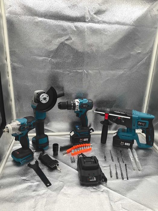 Set scule Matrix Brushless 68V 6.0Ah, 4 piese cu acumulatori – 799 lei