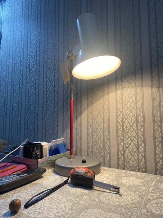 Продам настольную лампу