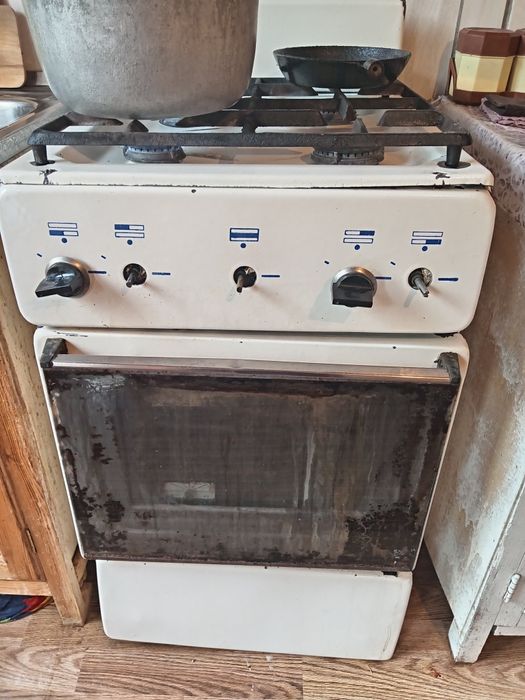 Gaz plitasi rakvina shkaf