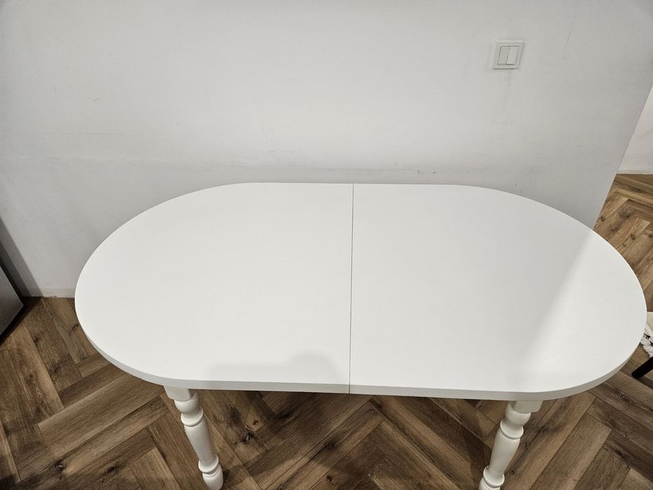 Продам  стол и стулья