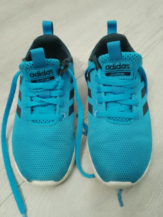 Adidas marimea 28 . Pret 50 lei