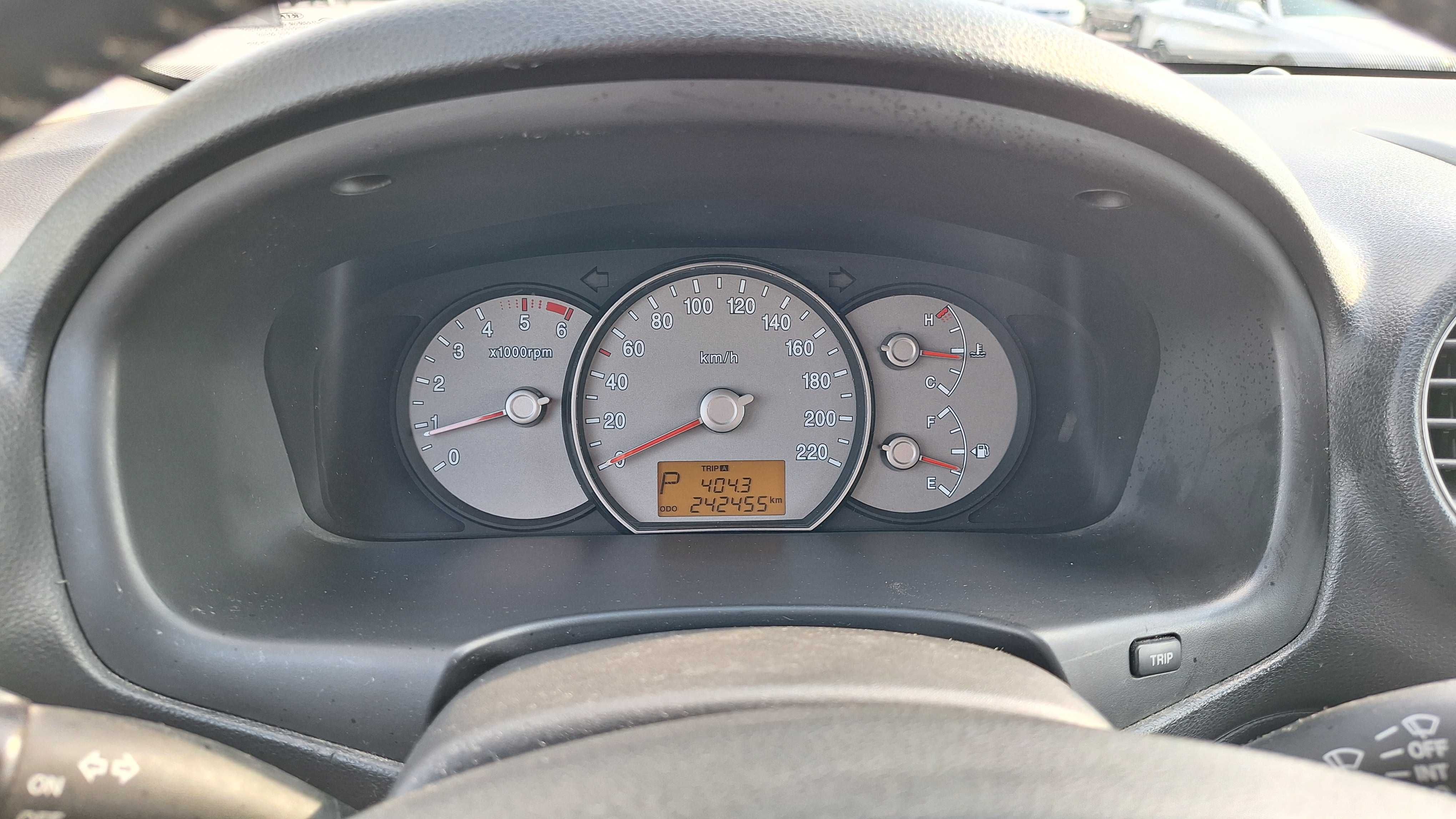 Продавам Kia Carens
