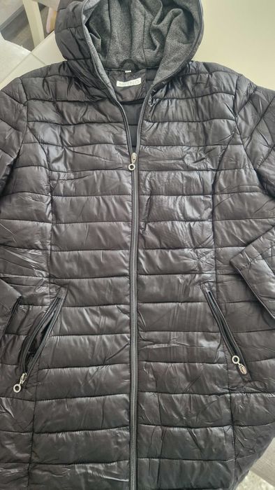 Продавам дамско зимно яке.