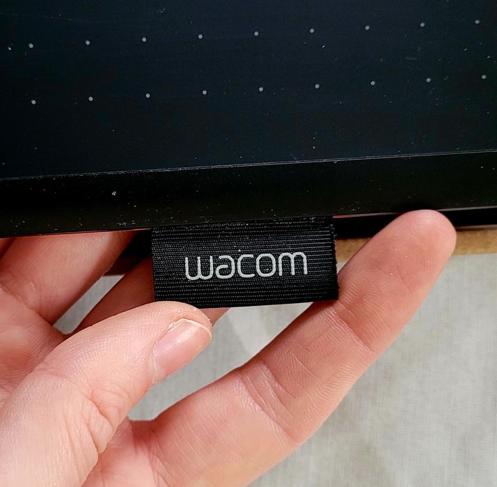 Продавам графичен таблет One by Wacom Small CTL-472 – Черен/Червен
