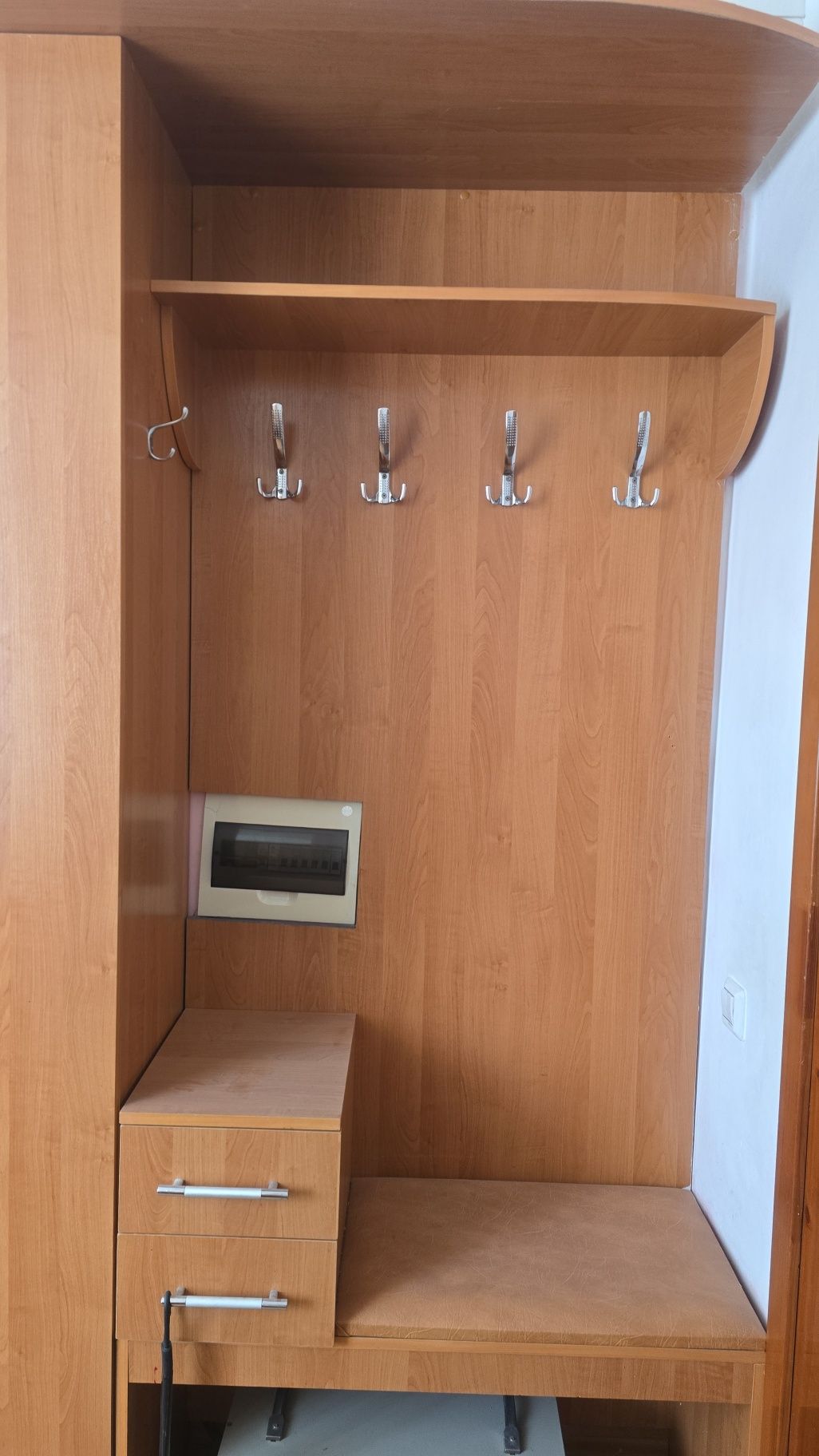 Срочно продам шкаф для прихожей