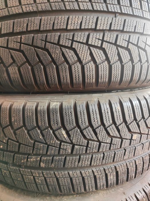 2бр.зимни гуми 225/60/18 Hankook