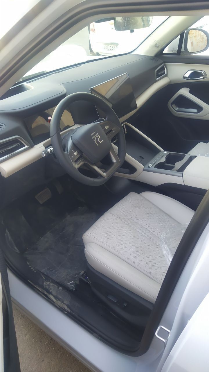 BYD Yuan Up Smart (Leader Edition)