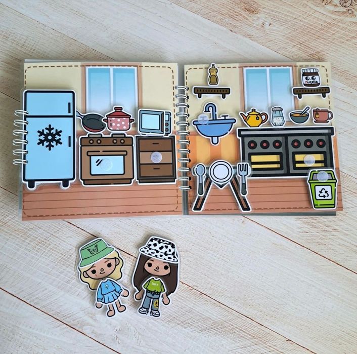 Joc educativ de tip carte „Toca Boca”.