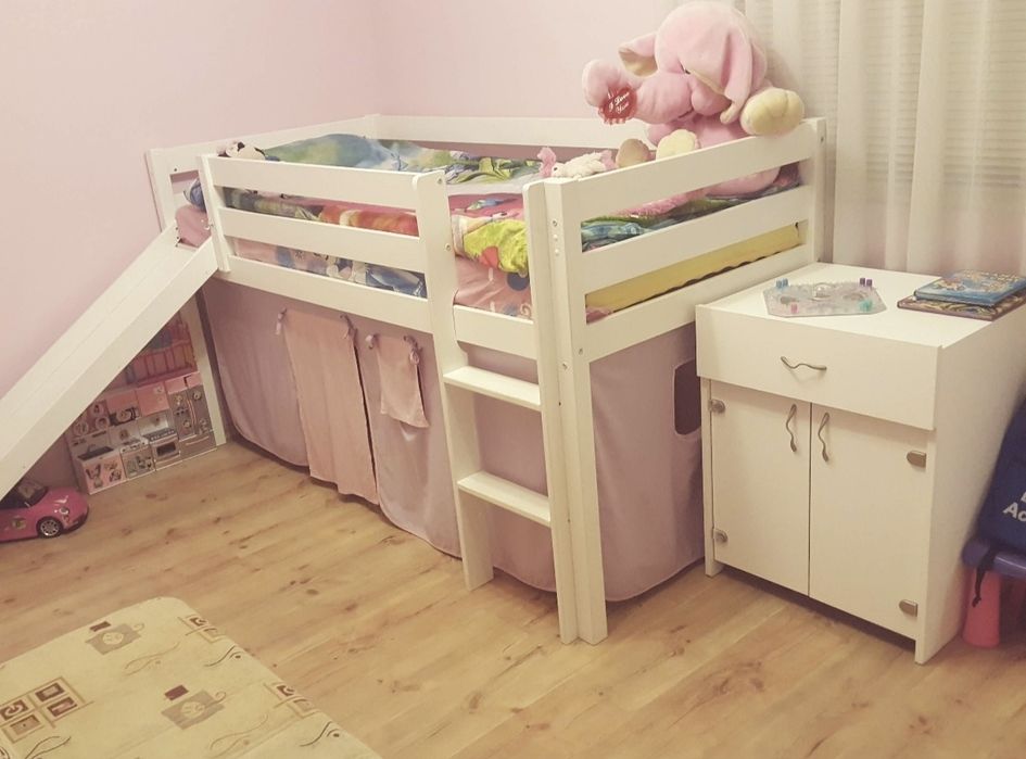 Детско легло с кула и пързалка