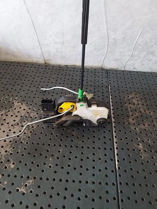 Broasca usa stanga spate opel astra j