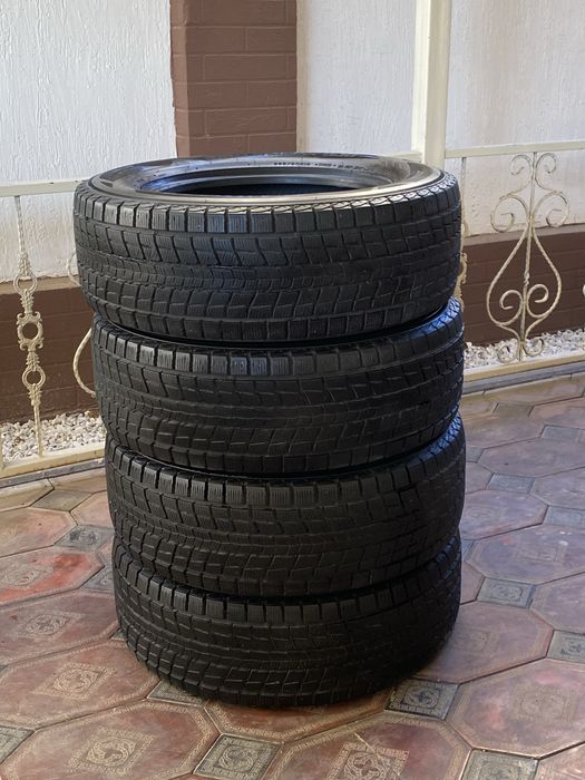 Шины 285/60/18 Dunlop зимние
