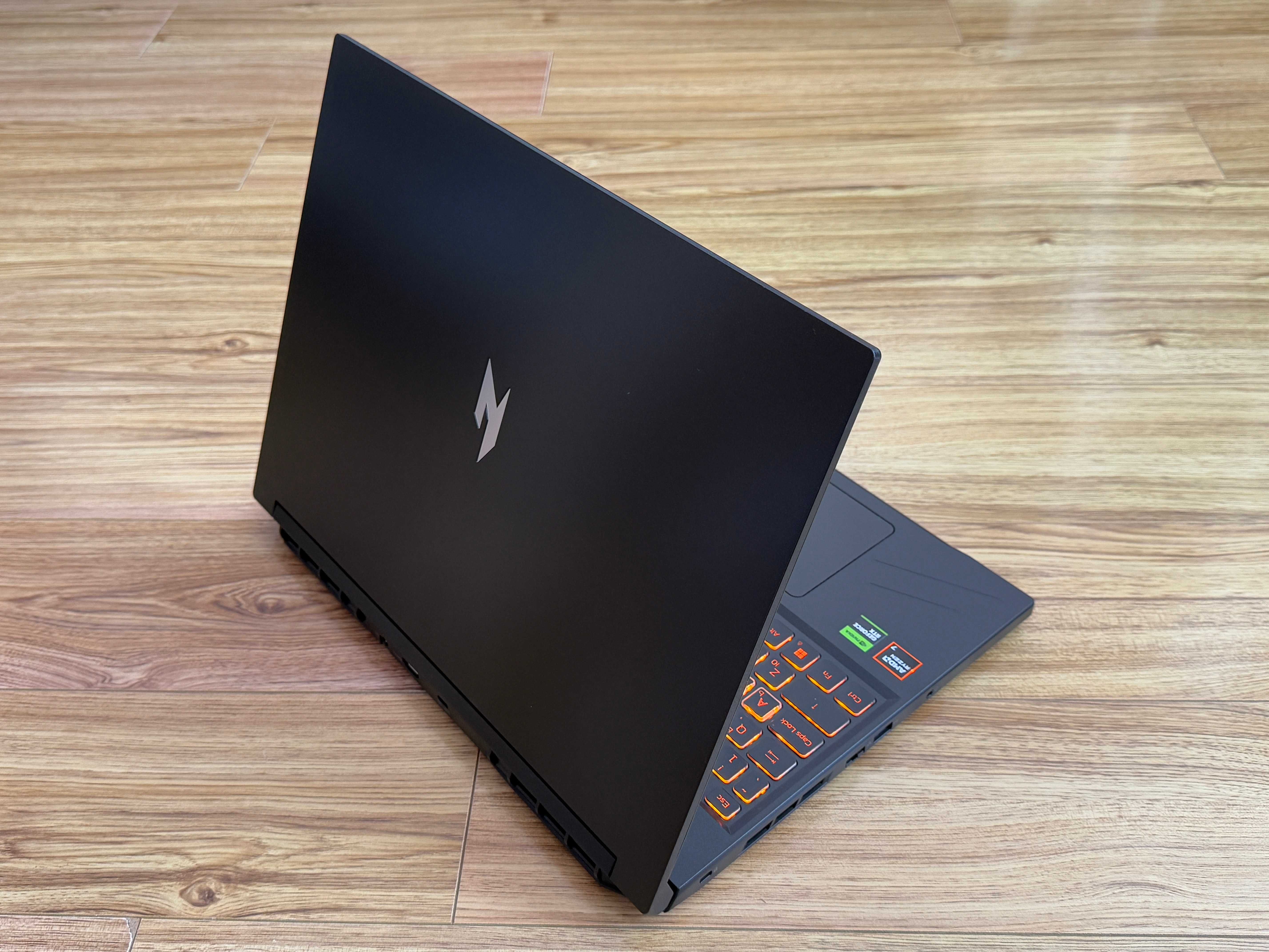 НОВ!165Hz 3ms NITRO 16`Ryzen 7-8845HS/16GB DDR5/1TB NVMe/RTX 3050-6GB
