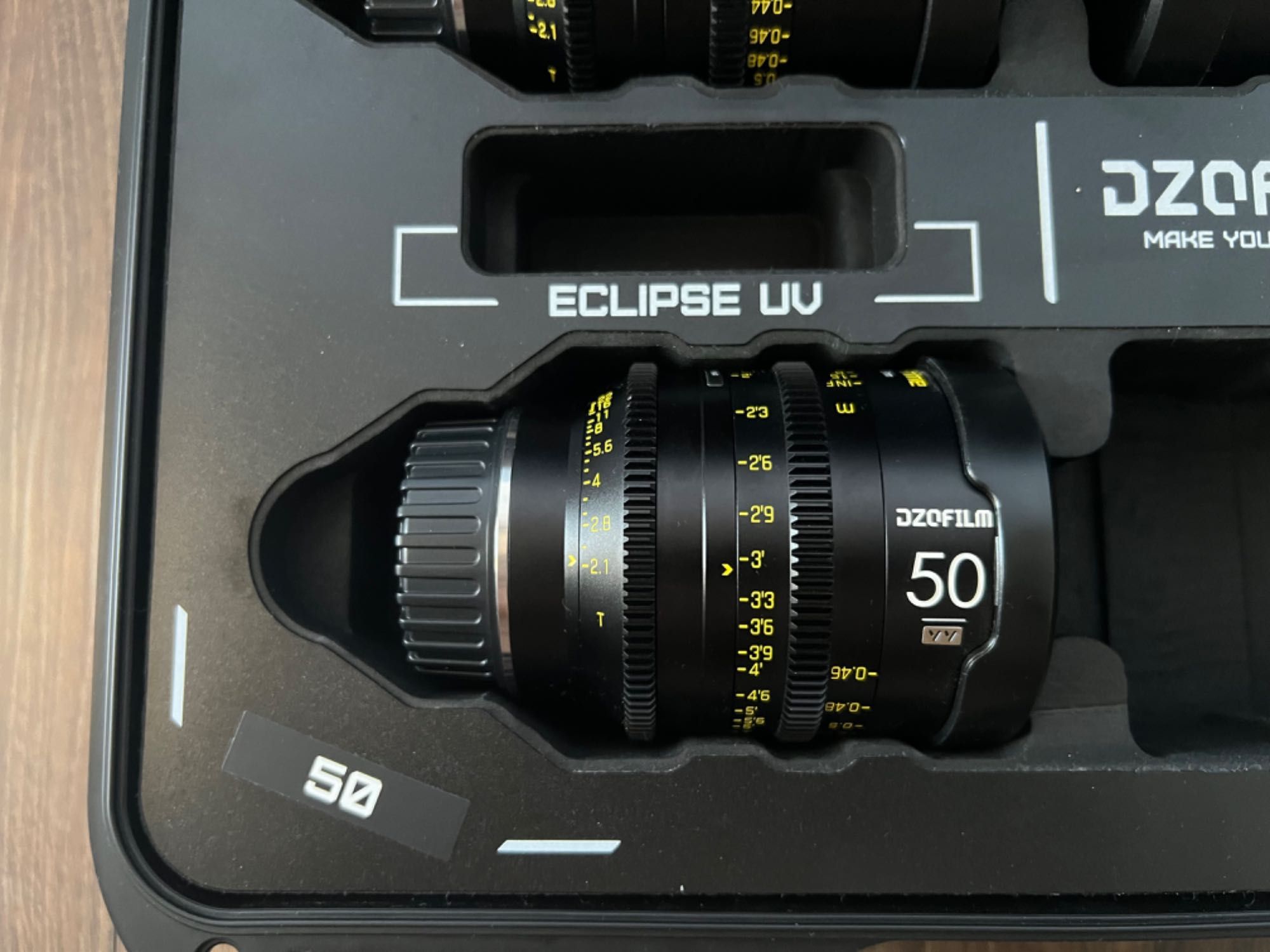 Кино обективи DZO Vespid Primes - 25мм, 35мм, 50мм.