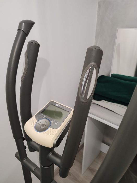 Vând bicicleta eliptica domyos ve430