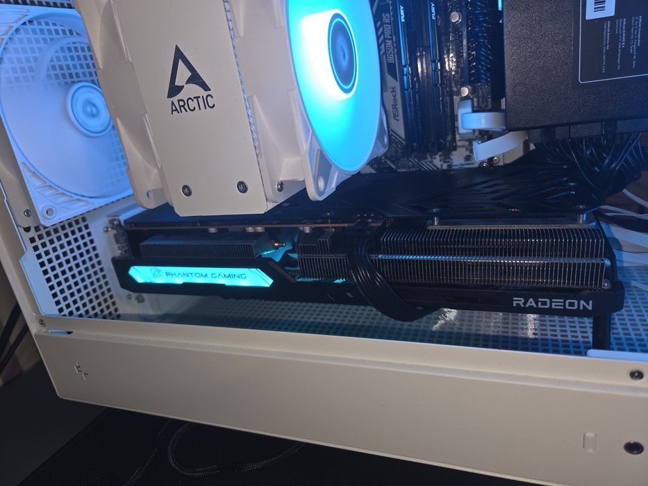 Asrock RX 6600 XT - видео карта