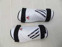 Protectie gambe fotbal ADIDAS, produs NOU, original si ciorapi gambe