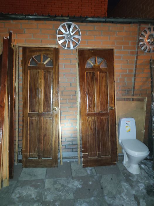 Продам двери деревянные в хорошем состоянии