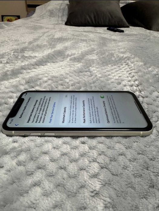 iPhone 11 64GB White – Работи отлично, реални снимки, по договаряне