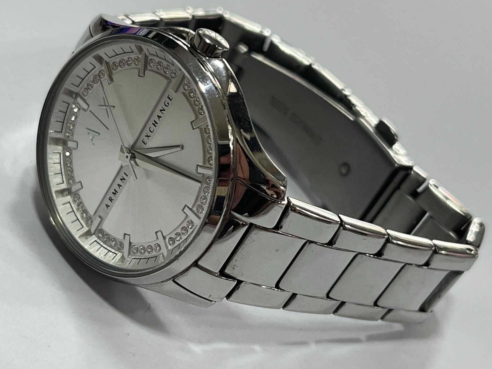 Продавам часовник Armani Exchange AX52256