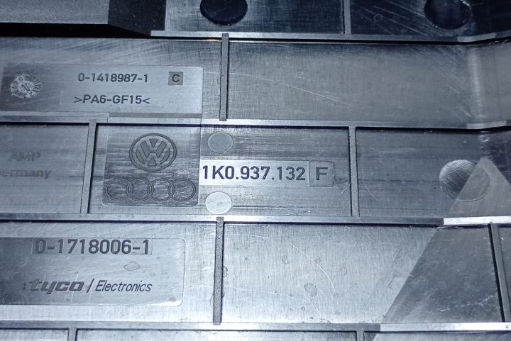 Capac  panou sigurante  1K0937132F Volkswagen VW Golf a 5-a generatie