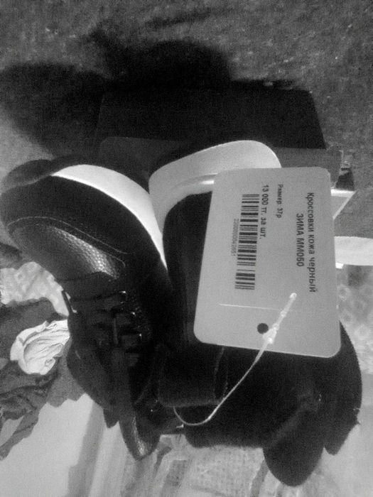 Срочно продам женскую и детскую зимнюю, летнюю, обувь