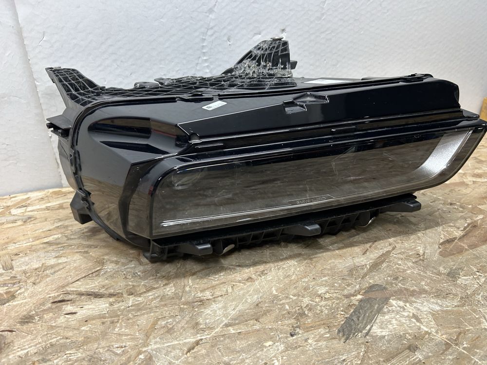 Far faruri bmw G70 seria 7 i7 full led dreapta 2023-2024