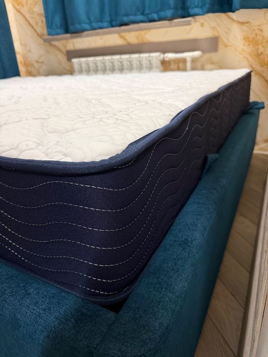 Кровать двуспальная + матрас