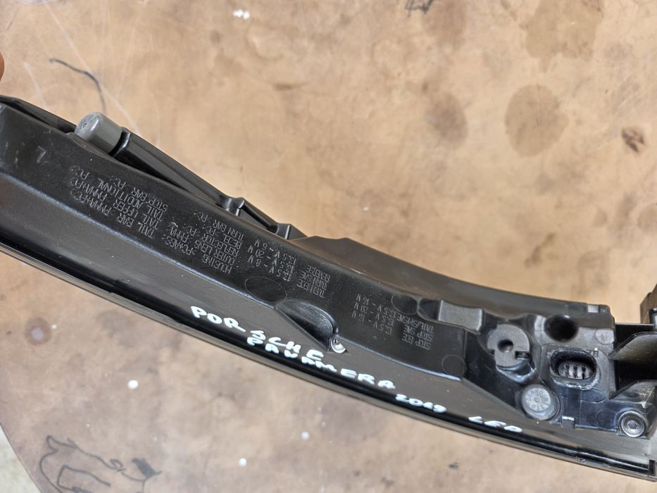 Porsche Panamera 971 GTS 2023 ляв стоп след 2020