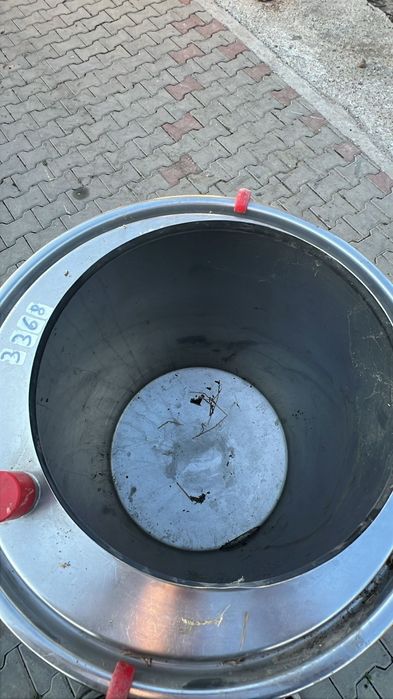 Vând bidon de lapte de inox 160L