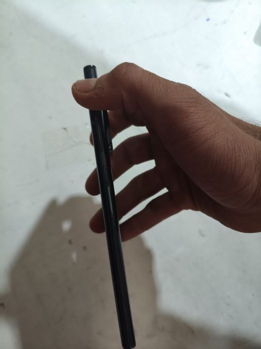 Sa msung not 20 ultra xotirasi 256gb holati yaxshi ekran singan