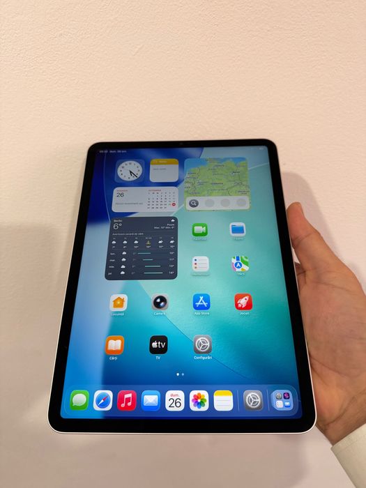 iPad Pro 11 M1 128GB Silver cu Magic Keyboard