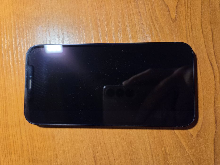 iPhone 12 64GB черен