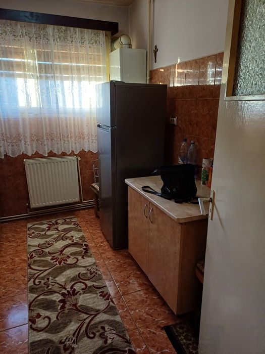 Apartament 2 camere, semidecomandat, etaj 3, Târgu Jiu