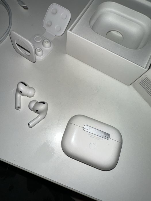 Airpods Pro cu carcasa incarcare Wireless