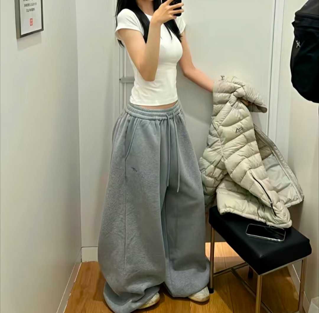 Wide leg joggers