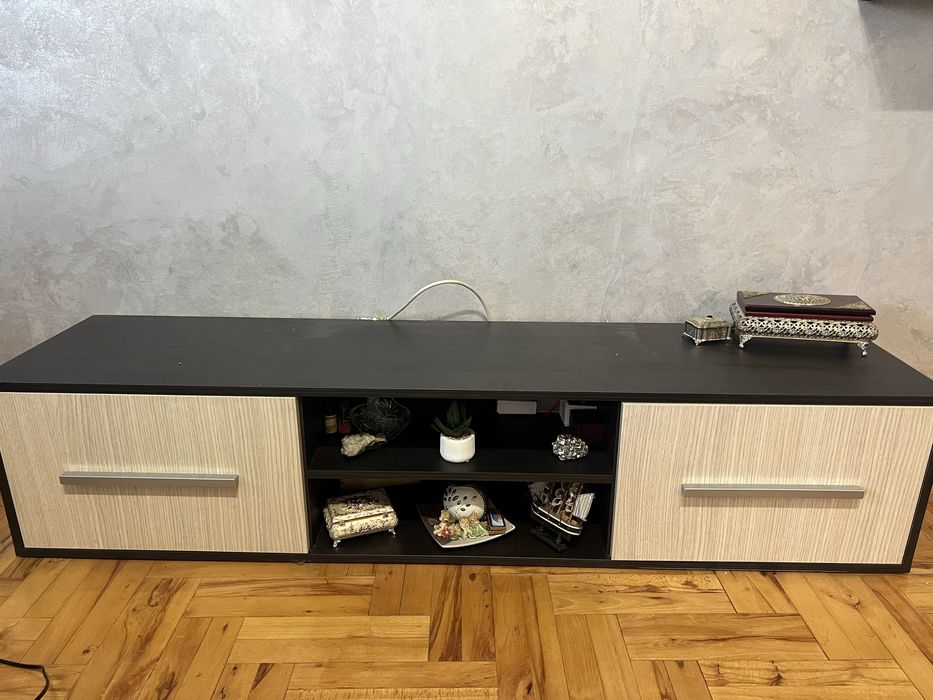 Mobila de sufragerie 3 corpuri si o biblioteca