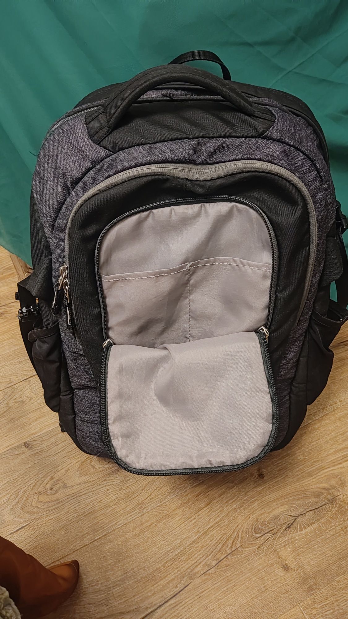 Раница Deuter Giga Pro, 30L, градски номади, леки преходи