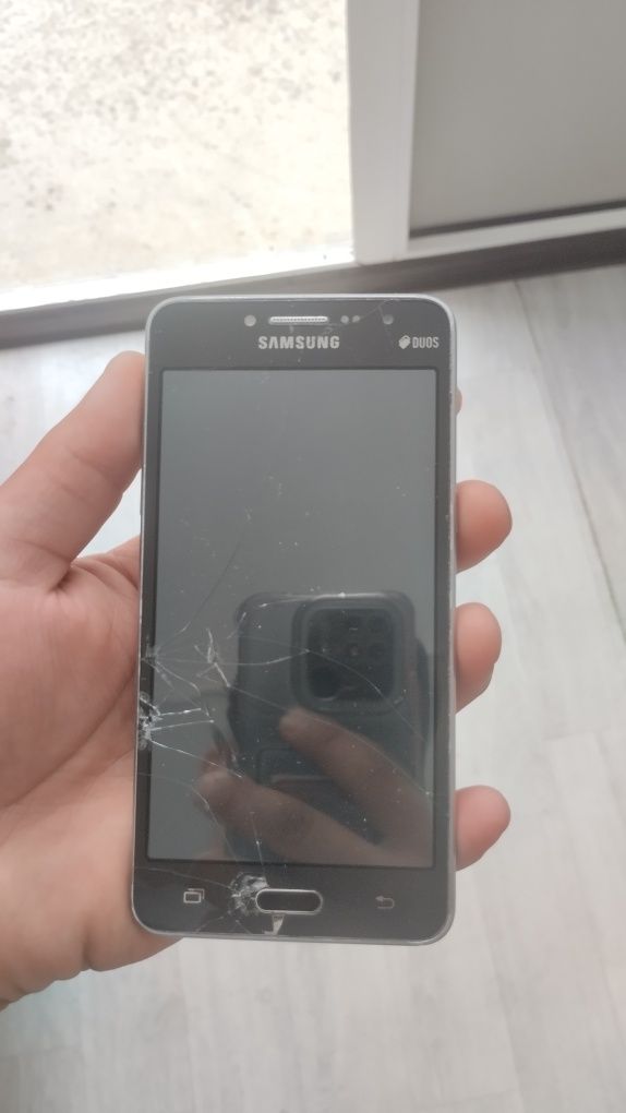 Samsung j2 prime chotki ishliydi sensorlari ishlaydi aybi rasmda