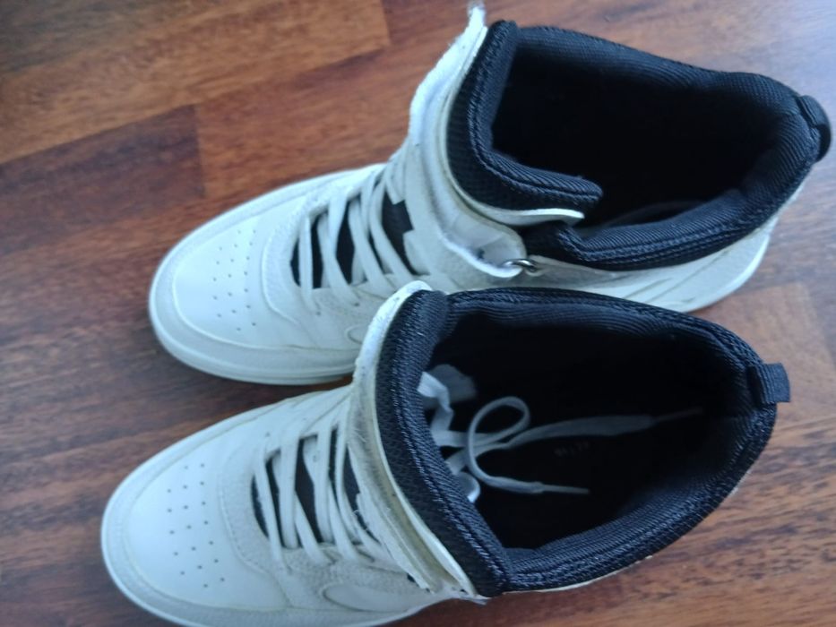 Adidași  ghete albi