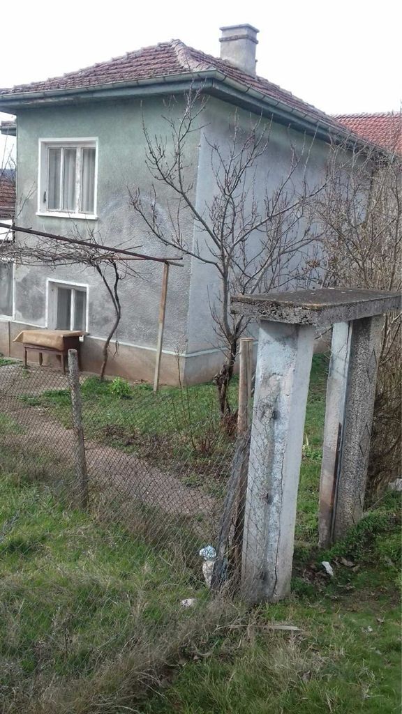 Продава се Къща в с. Лобош, Област Перник - 55 кв.м за 788 €/кв.м - Снимка #1